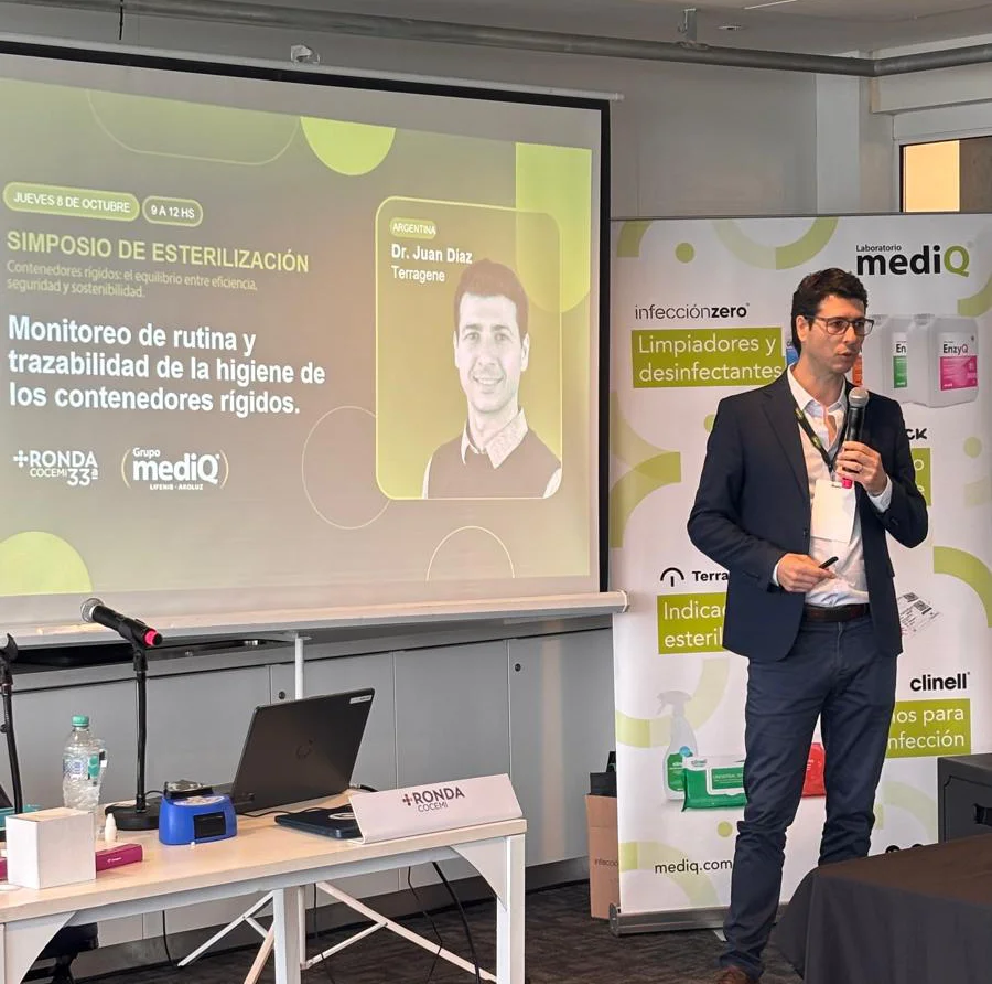 Juan Díaz presenting on hygiene monitoring and traceability in rigid containers at Ronda COCEMI 2026 in Uruguay